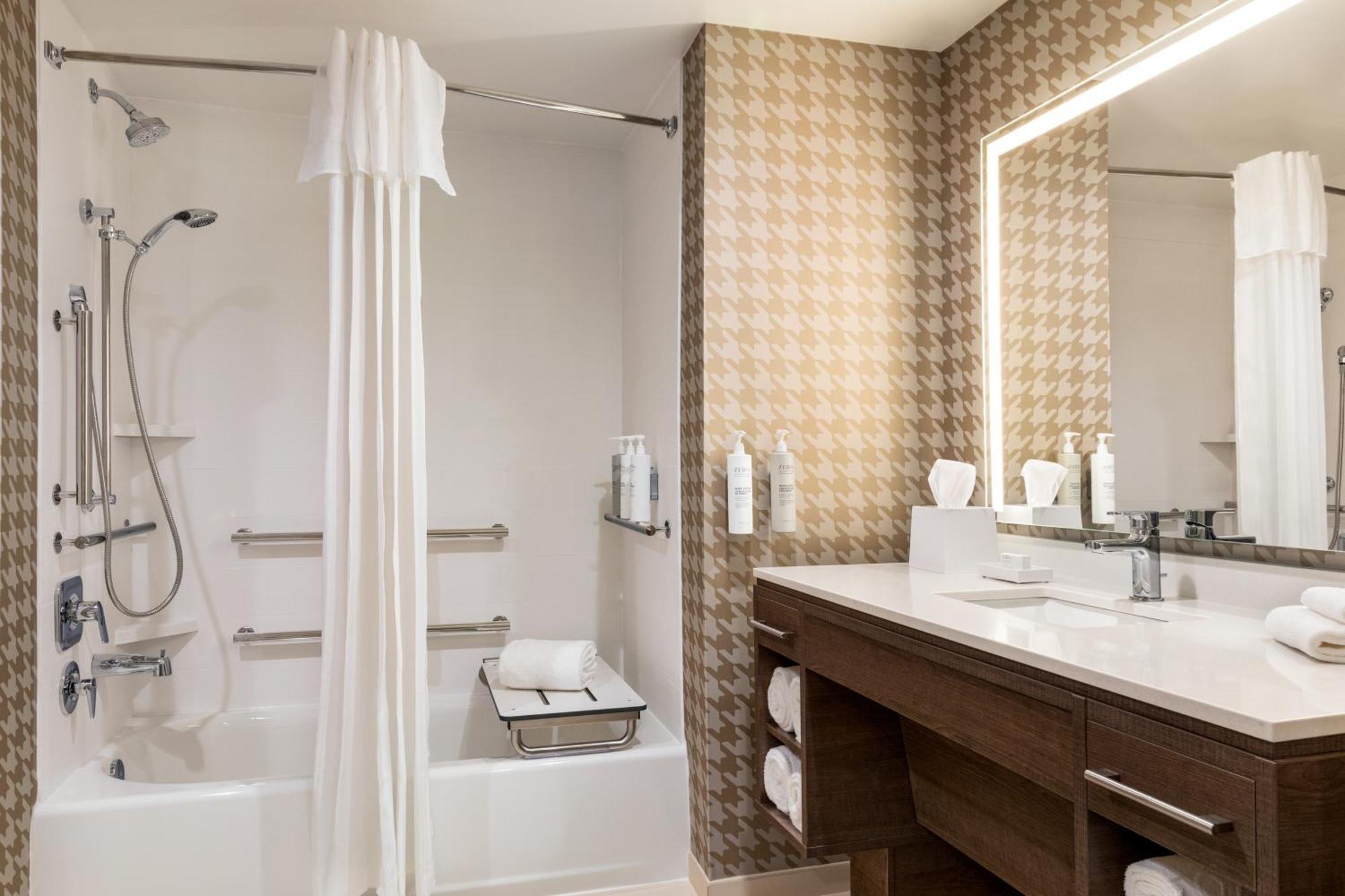Home2 Suites By Hilton Milwaukee West West Allis ภายนอก รูปภาพ